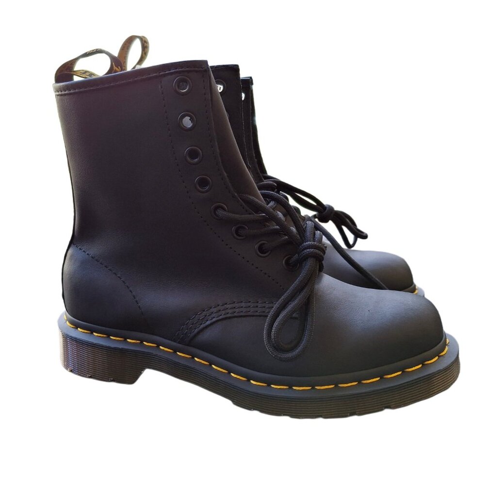 NEW w/o tags Dr. Martens Leather 1460 Boots 11822003 BLACK Greasy Size 6 Womens